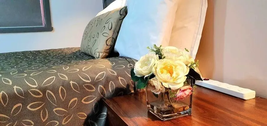 Queen room