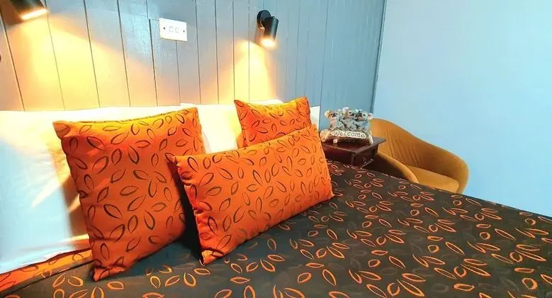 Queen room