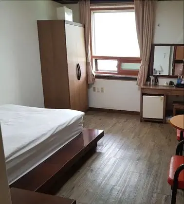 Deluxe Tek Büyük Yataklı Oda (Children under 5 not allowed)