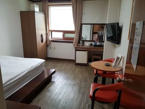 Deluxe Tek Büyük Yataklı Oda (Children under 5 not allowed)
