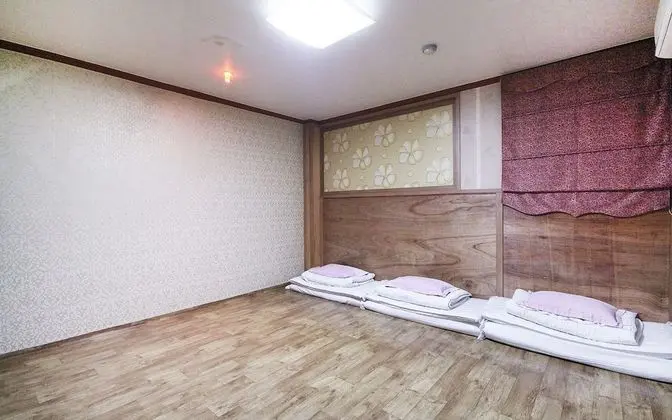 Oda (Korean-style Ondol Room)