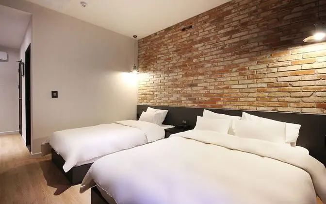 Oda (Premium Twin - Walkie Special (No Par)