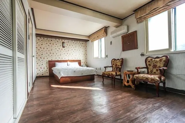 Oda (Western-style room with bed (for 4-5 )