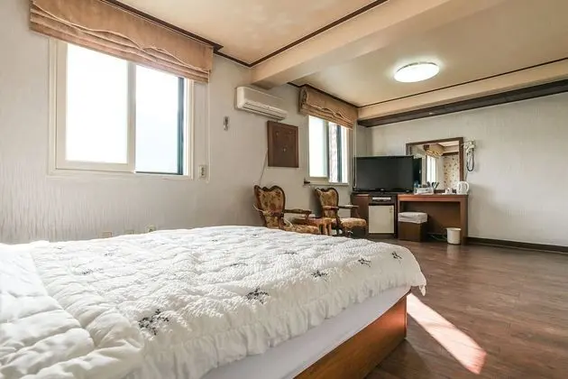 Oda (Western-style room with bed (for 4-5 )