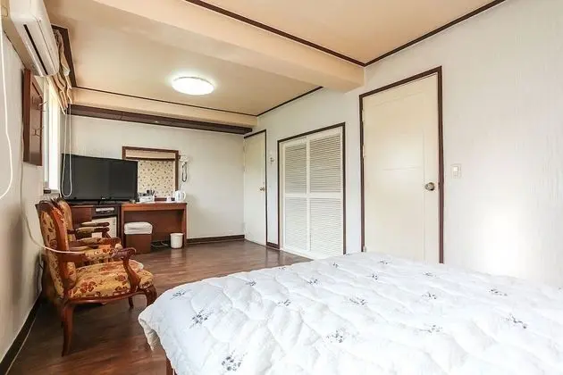 Oda (Western-style room with bed (for 4-5 )