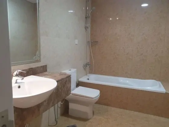 Basic Ortak Ranzalı Oda, Sadece erkekler için, Sigara İçilebilir, Ortak Banyo