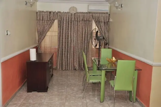 Apart Daire, 2 Yatak Odası, Avlu Manzaralı