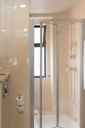 Standard Tek Büyük veya İki Ayrı Yataklı Oda, 1 Çift Kişilik veya 2 Tek Kişilik Yatak