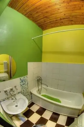 Ortak Ranzalı Oda, Karma Ranzalı Oda, Balkon (Bed in 8-bed Room)