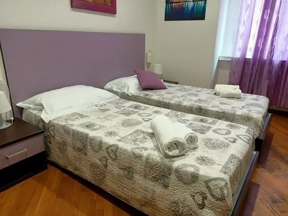 Tek Büyük veya İki Ayrı Yataklı Oda, Banyolu/Duşlu