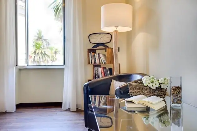 Luxury Tek Büyük Yataklı Oda, Özel Banyo, Şehir Manzaralı (Suite Trilussa)