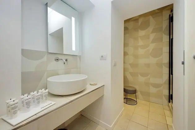 Standard Tek Büyük Yataklı Oda