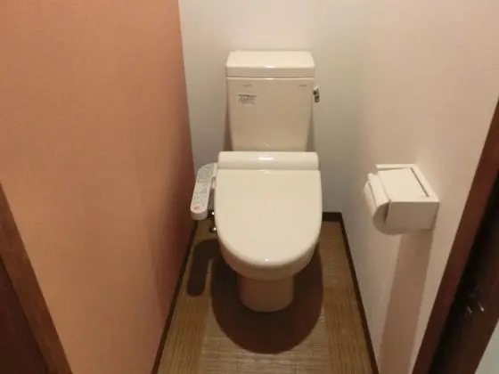İki Ayrı Yataklı Oda, Ortak Banyo
