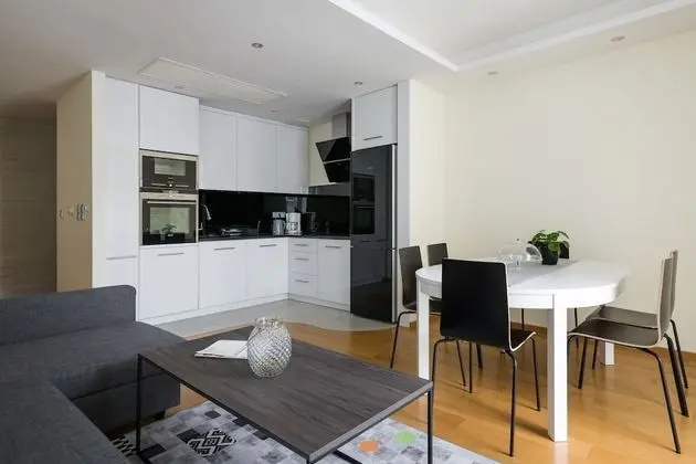Deluxe Apart Daire, 2 Yatak Odası, Balkon (for 6 people, Łobzowska Street)