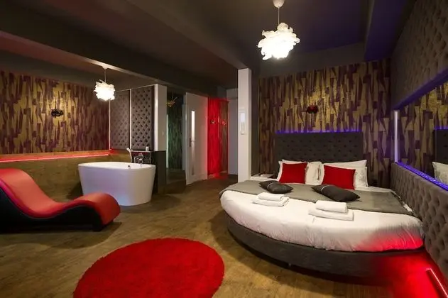 Romantic Oda (Round Bed, 2 adults, Biskupia Street)