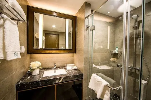 Superior Oda, 1 Büyük (Queen) Boy Yatak