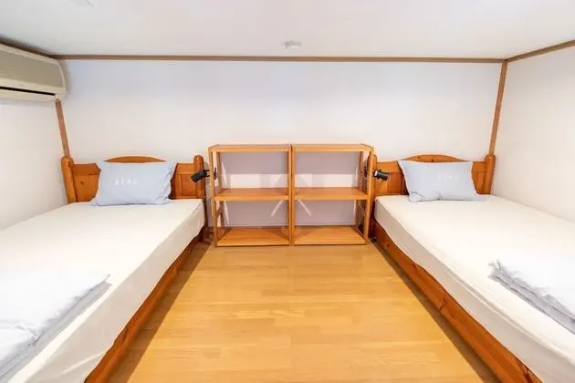 Ortak Ranzalı Oda, Sadece kadınlar için (Single Bed)