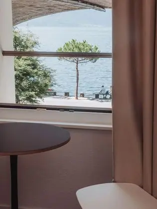 Dört Kişilik Oda, Ortak Banyo