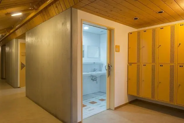 Dört Kişilik Oda, Ortak Banyo