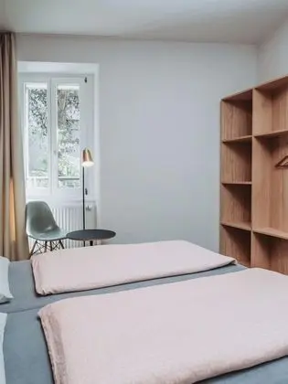 İki Ayrı Yataklı Oda, Ortak Banyo