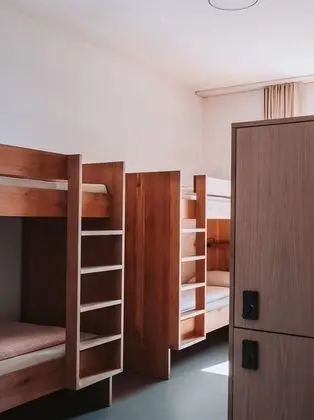 Ortak Ranzalı Oda, Ortak Banyo (Sextuple Room)