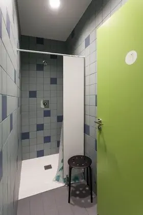 Ortak Ranzalı Oda, Ortak Banyo