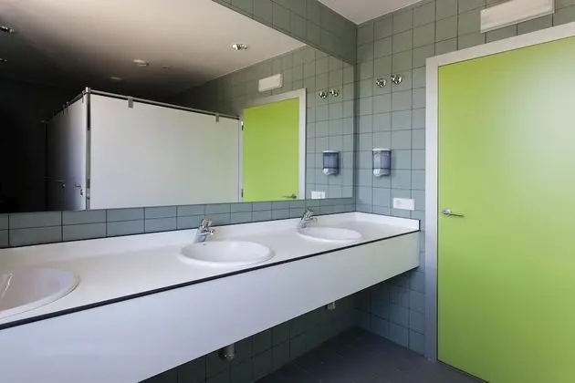 Ortak Ranzalı Oda, Ortak Banyo