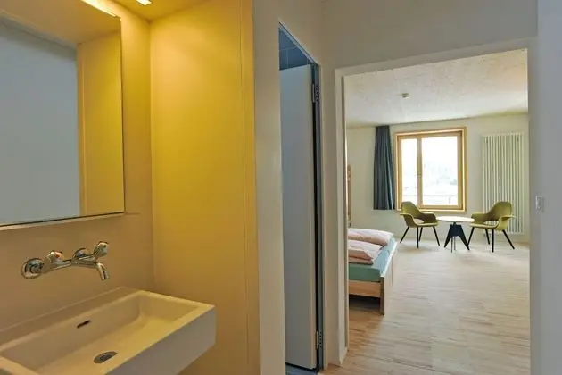 Dört Kişilik Oda, Ortak Banyo