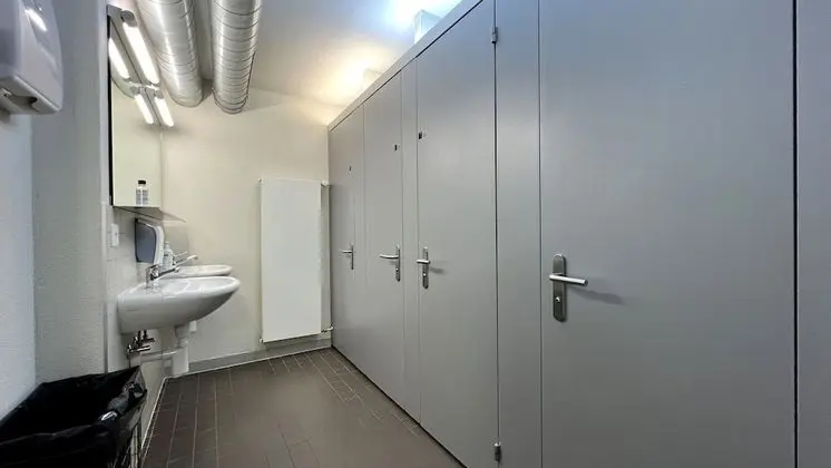 Dört Kişilik Oda, Ortak Banyo