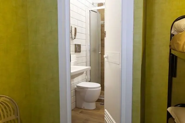 Ortak Ranzalı Oda, Ortak Banyo