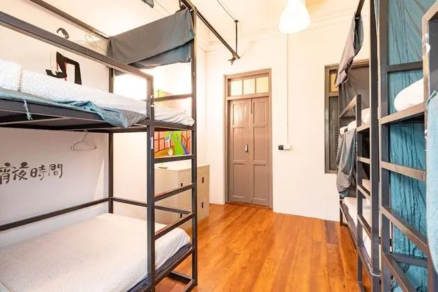 Female dorm with share bathroom