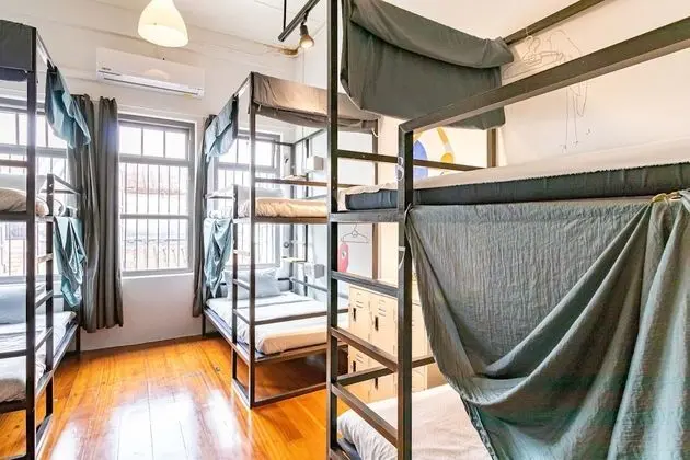 Mixed dorm with share bathroom