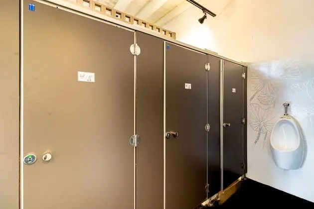 Mixed dorm with share bathroom