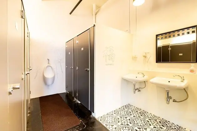 Mixed dorm with share bathroom