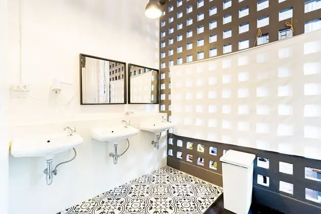 Mixed dorm with share bathroom