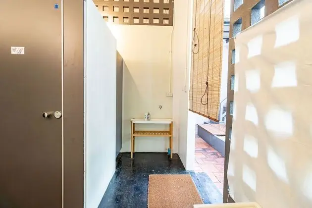 Mixed dorm with share bathroom