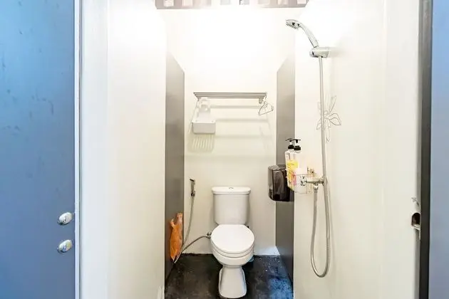 Mixed dorm with share bathroom
