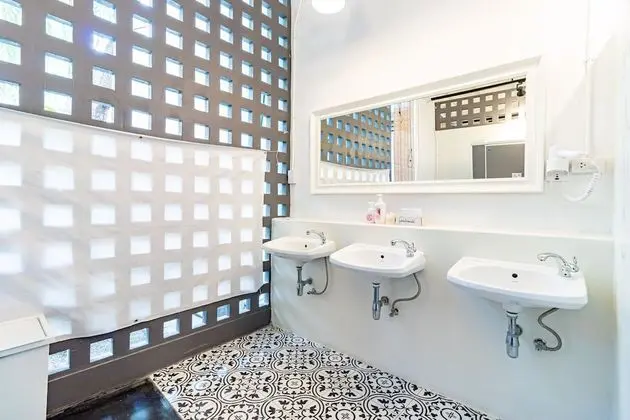 Mixed dorm with share bathroom