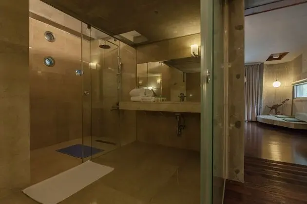 Grand Tek Büyük Yataklı Oda, 1 Büyük (Queen) Boy Yatak, Balkon, Avlu
