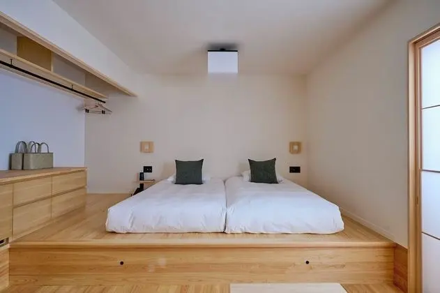 Üç Kişilik Oda, Sigara İçilmez (Ima / 2nd floor)
