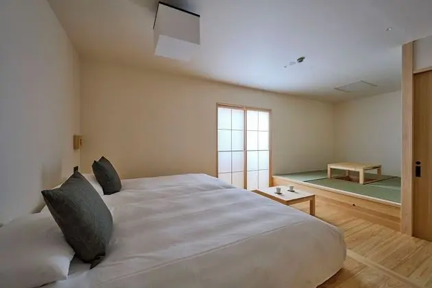 Üç Kişilik Oda, Sigara İçilmez (Ima / 2nd floor)