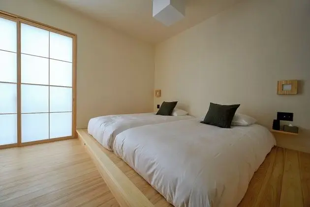 Üç Kişilik Oda, Sigara İçilmez (Ima / 2nd floor)