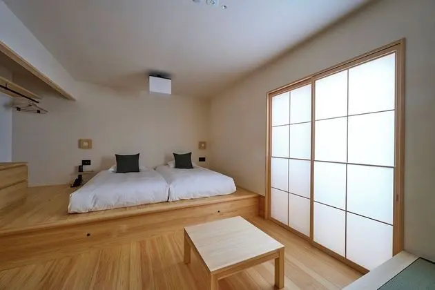 Üç Kişilik Oda, Sigara İçilmez (Ima / 2nd floor)