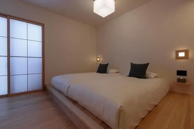 Üç Kişilik Oda, Sigara İçilmez (Ima / 2nd floor)