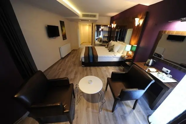 Deluxe Tek Büyük Yataklı Oda