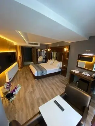 Deluxe Tek Büyük Yataklı Oda