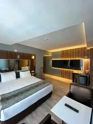Deluxe Tek Büyük Yataklı Oda
