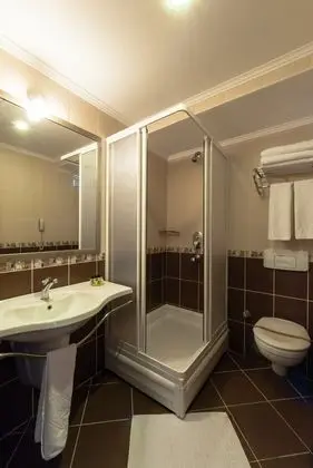https://imagessl.etstur.com/files/images/hotelImages/TR/51848/l/Yucelen-Hotel-Oda-252177.jpg