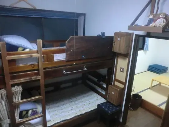 Ortak Ranzalı Oda, Sadece erkekler için, Sigara İçilmez