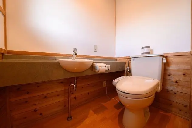 İki Ayrı Yataklı Oda, Ortak Banyo (Cattleya)
